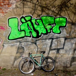 läuft_streetart_berlin_bikey